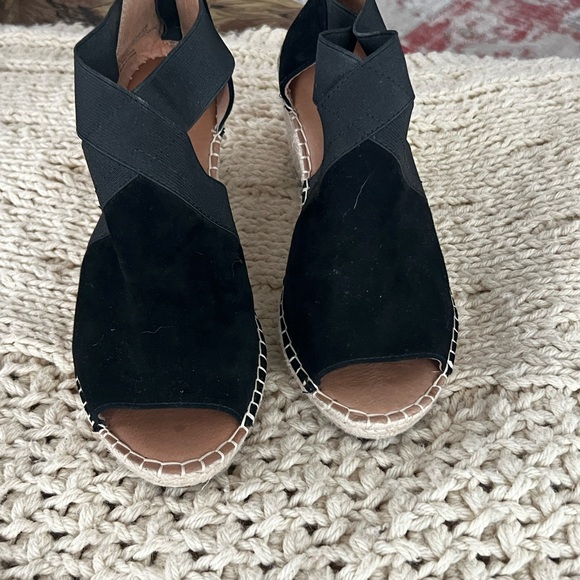 Gentle Souls Black Espadrille Sandals - Picture 1 of 4